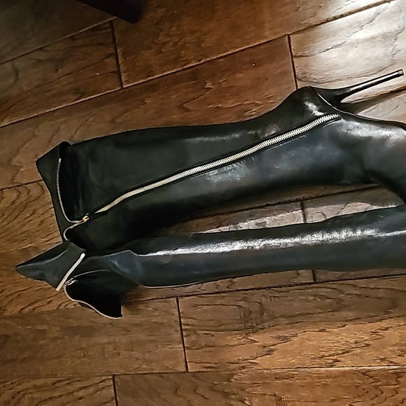 Giuseppe Zanotti leather over the knee dramatic zipper boot size 42 - Picture 3 of 3